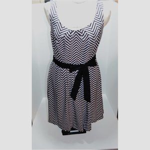 White House Black Market Dress with Pockets Black White Chevron Fit Flare Size 6